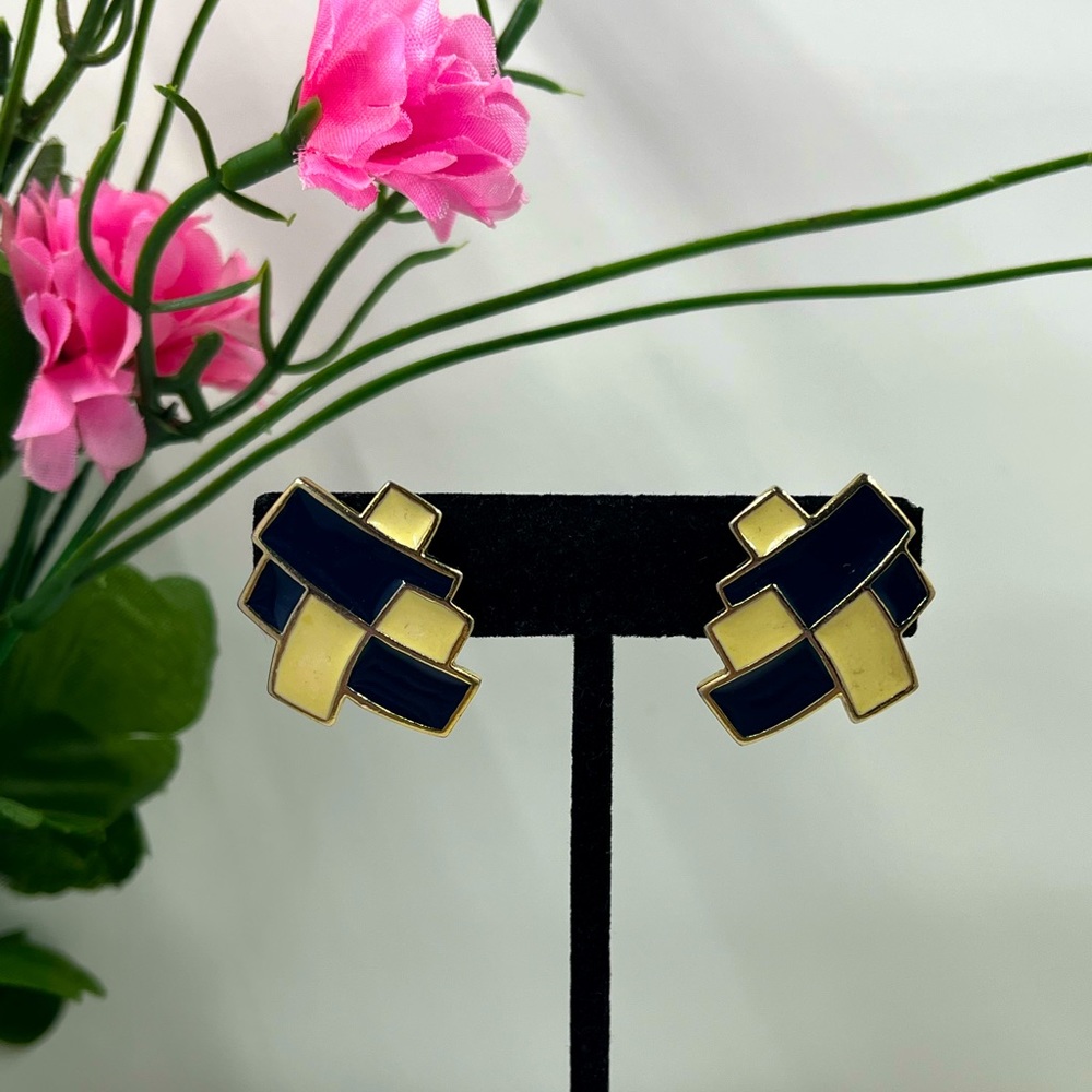 Trifari Signed Vintage Gold Plated Geometric Design Clip On Earrings